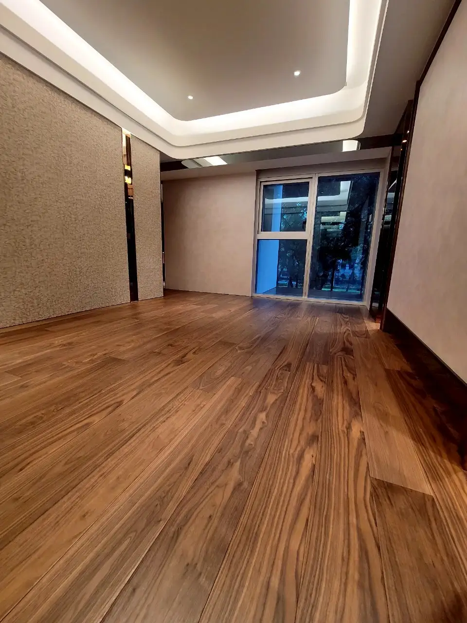 台北中山商業空間｜胡桃拼花 木地板完工照 12